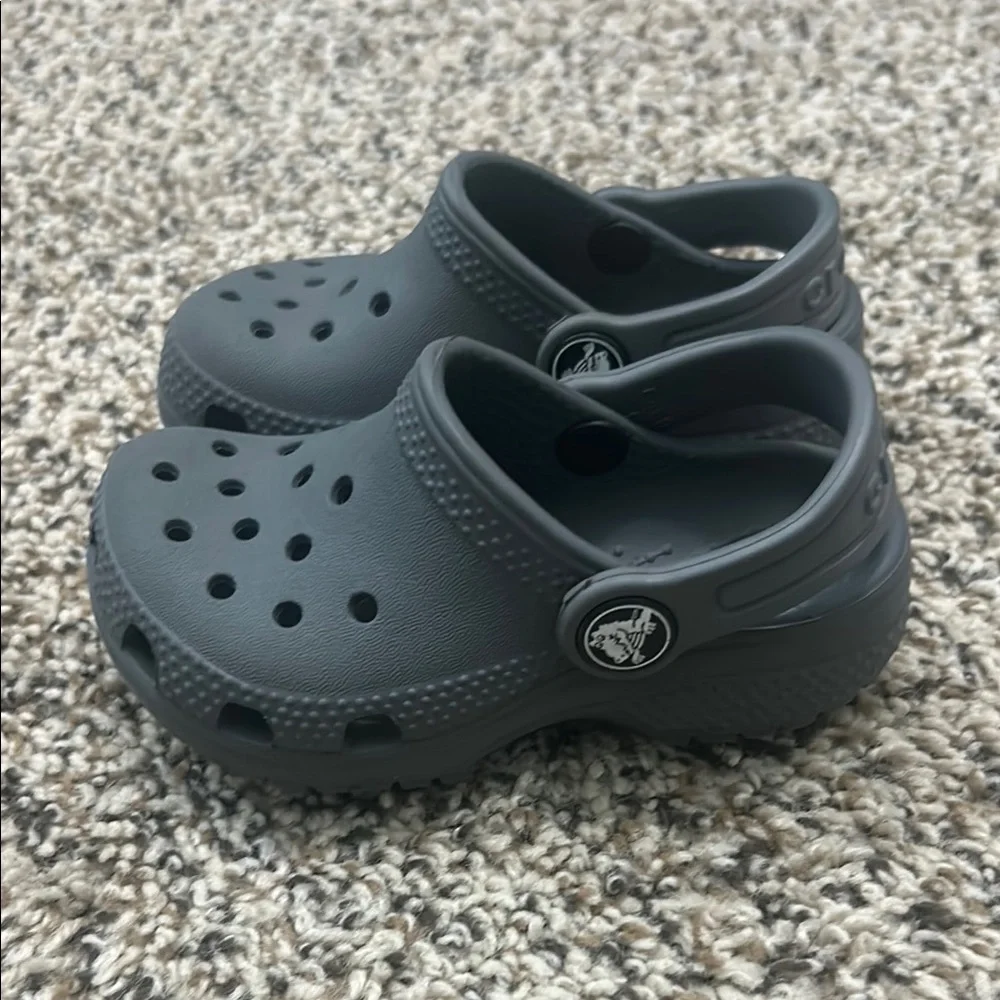 CROCS Gray Sandals with Ventilation and Heel Strap - new condition!